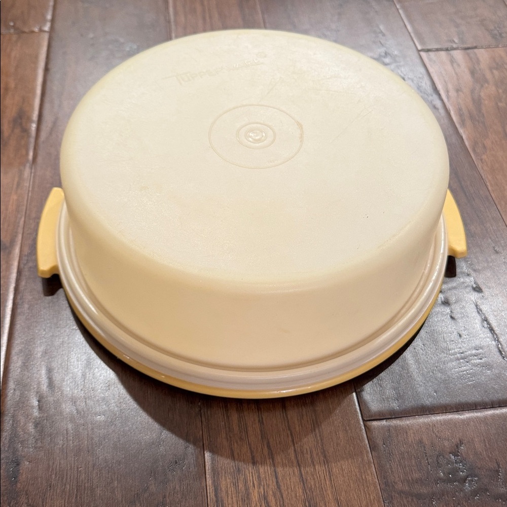Vintage Tupperware Pie Cake Keeper Taker Carrier Harvest Gold